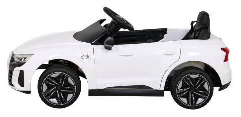 Audi RS E-Tron GT na akumulator Biały + Pilot + Napęd 4x4 + Radio MP3 + LED + EVA Audi RS E-Tron GT na akumulator Biały + Pilot + Napęd 4x4 + Radio MP3 + LED + EVA