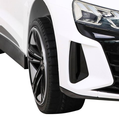 Audi RS E-Tron GT na akumulator Biały + Pilot + Napęd 4x4 + Radio MP3 + LED + EVA Audi RS E-Tron GT na akumulator Biały + Pilot + Napęd 4x4 + Radio MP3 + LED + EVA